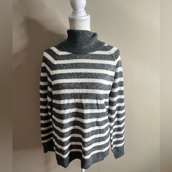 LOFT Sweaters - NWT loft soft turtleneck sweater size large
